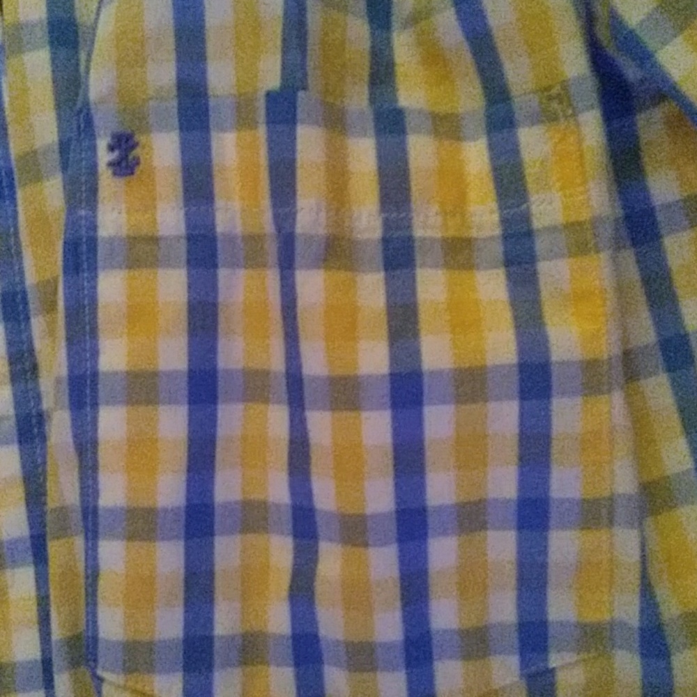 Shirt - Picture 2 of 4